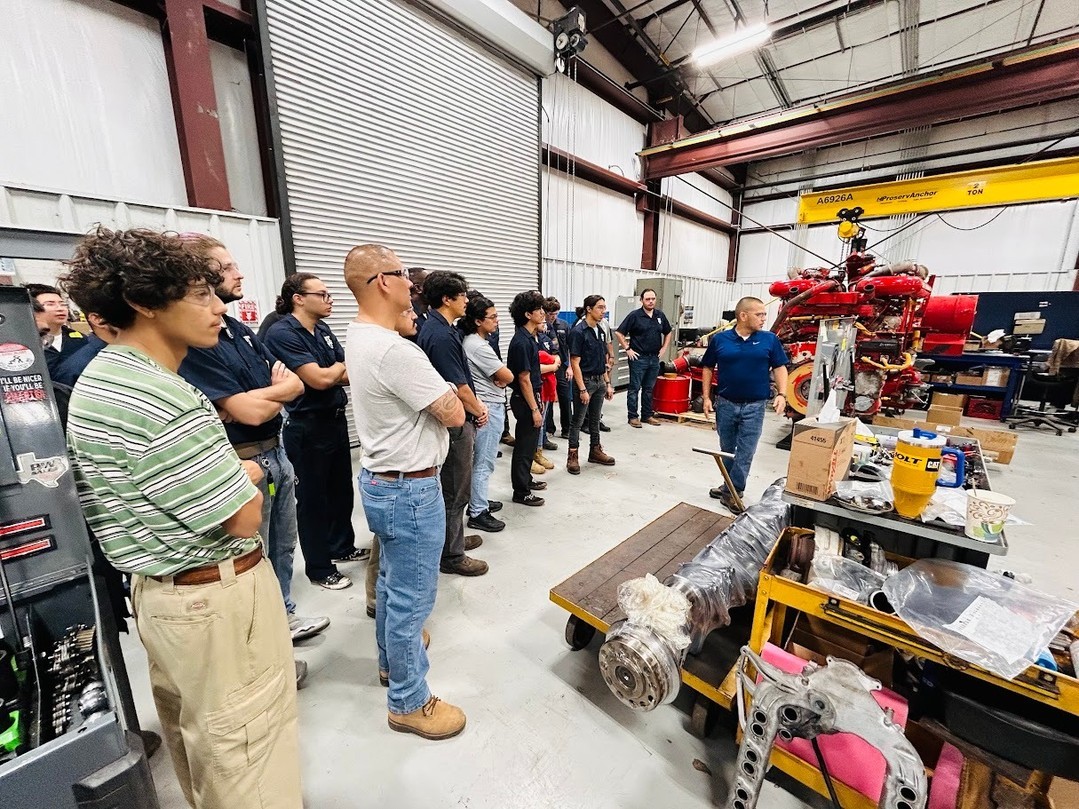 HOLT_CAT's tweet photo. Thank you to the @stvt students for visiting our HOLT CAT San Antonio campus! Our team shared insights & expertise with the next generation of skilled technicians.
We’re proud to partner with you to inspire and support the future of our industry!
#HOLTCAT #FutureTechnicians https://t.co/ua33A8mjwW
