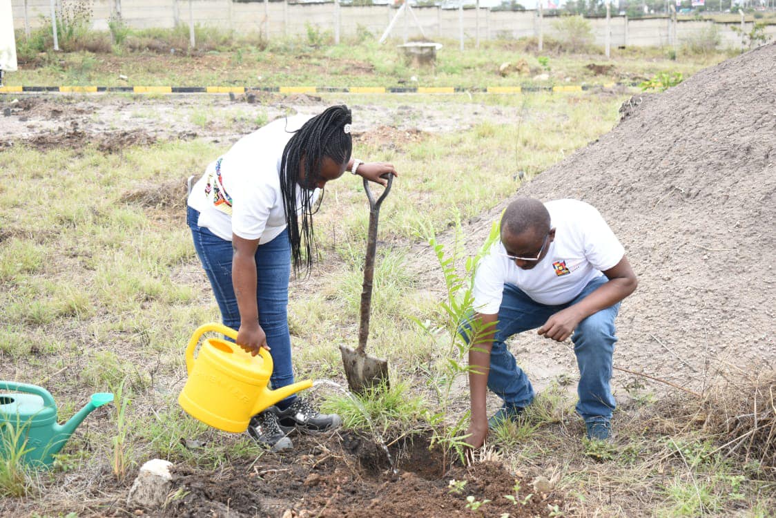 epzakenya's tweet photo. #GreeningtheZone #PandaMiti Todayβs tree planting saw more than 200 tree seedlings planted at EPZ Athi River @KontoorBrands. The global lifestyle apparel company portfolio includes Lee and Wrangler; among the popular brands manufactured in Kenya by EPZ apparel companies. https://t.co/1im2f9rS7O