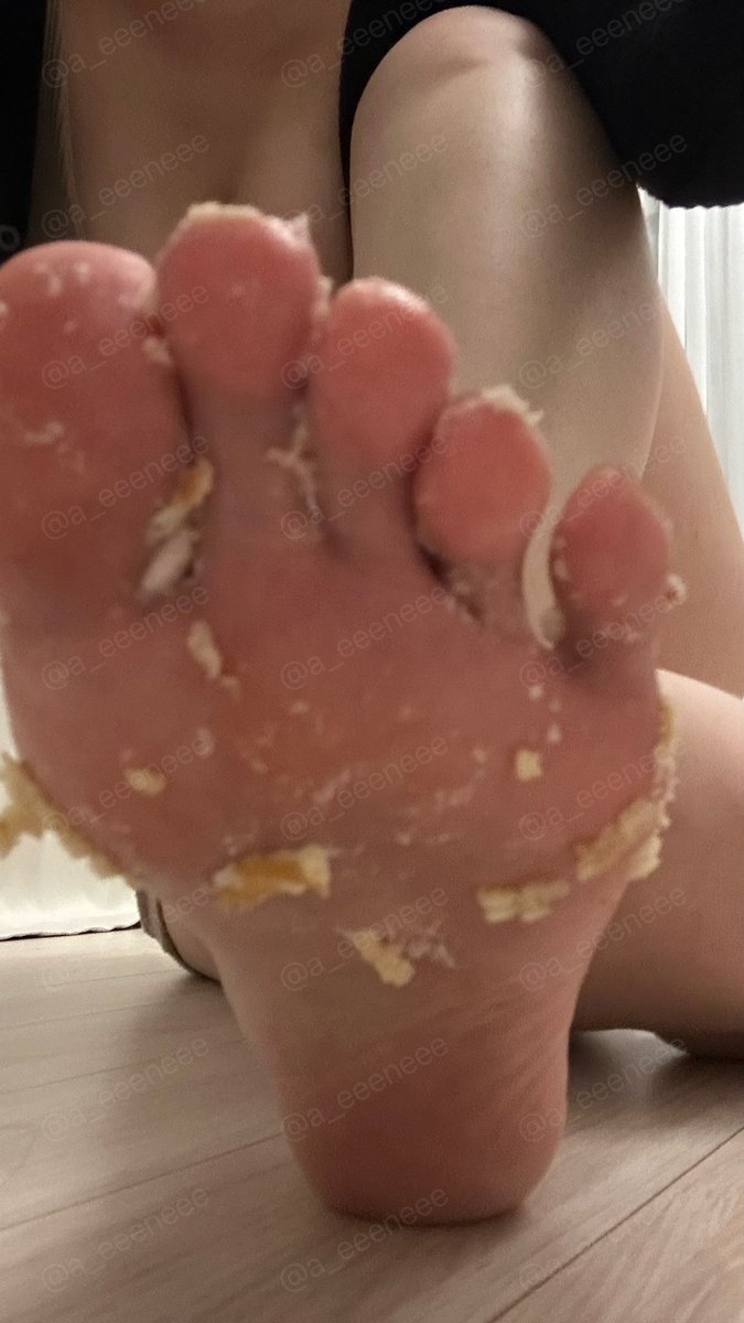 입 벌려

#풋페티쉬 #풋피딩