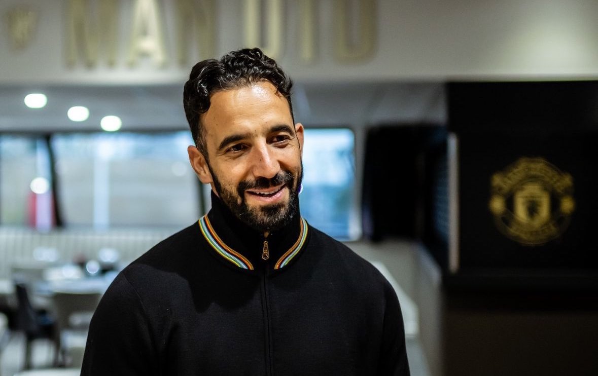 FabrizioRomano's tweet photo. 🔴🏟️ Rúben Amorim from Old Trafford: “I feel like I am where I'm supposed to be. That's the feeling”.

I’m very, very proud to be Man United manager. It’s incredible”.

“I'm really excited, and I'm quite relaxed, you know!”. https://t.co/ubAgZi73Ut