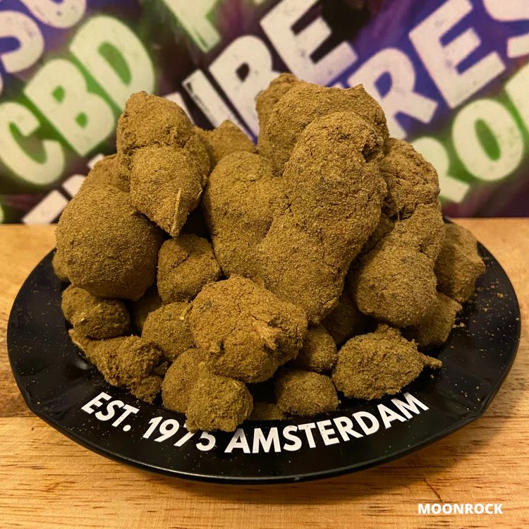 BYGOLDENVIBE's tweet photo. 🌱 Découvrez la Moonrock CBD avec 73% de CBD ! Une expérience gustative intense, alliant saveurs boisées, terreuses et fruitées. Parfaite pour ceux qui recherchent puissance et relaxation.

👉 Découvrez  maintenant : https://t.co/G1mYoqQURH

#Moonrock #CBD #Bien-être #Relaxation https://t.co/cZhCuZ7GQ2