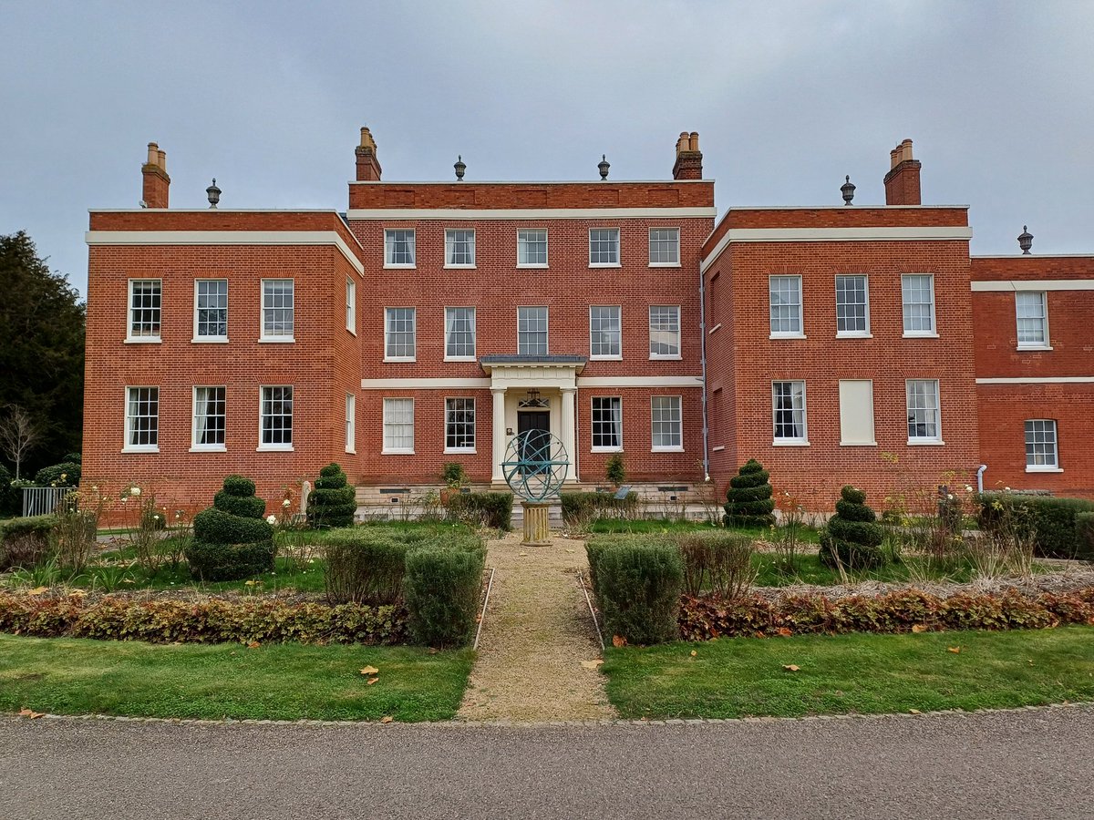 EamonFaulkner98's tweet image. Had a great time this week at the #GenomeInformatics2024 conference organised by the @eventsWCS in Cambridge 🇬🇧. Thank you all for such amazing discussions and the WCS for the bursary award 🧬🫁 🤓.