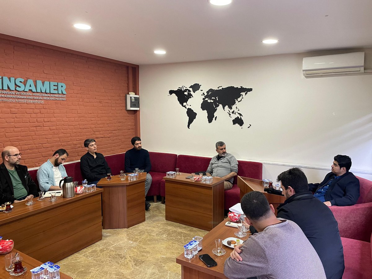 مع الإخوة الباحثين في مركز <a href="/insamerresearch/">İNSAMER</a> إنسامر للبحوث والدراسات الاجتماعية في اسطنبول بعد ان قدمت حلقة نقاشية عن " النظرية العربية في الادارة والحكم "