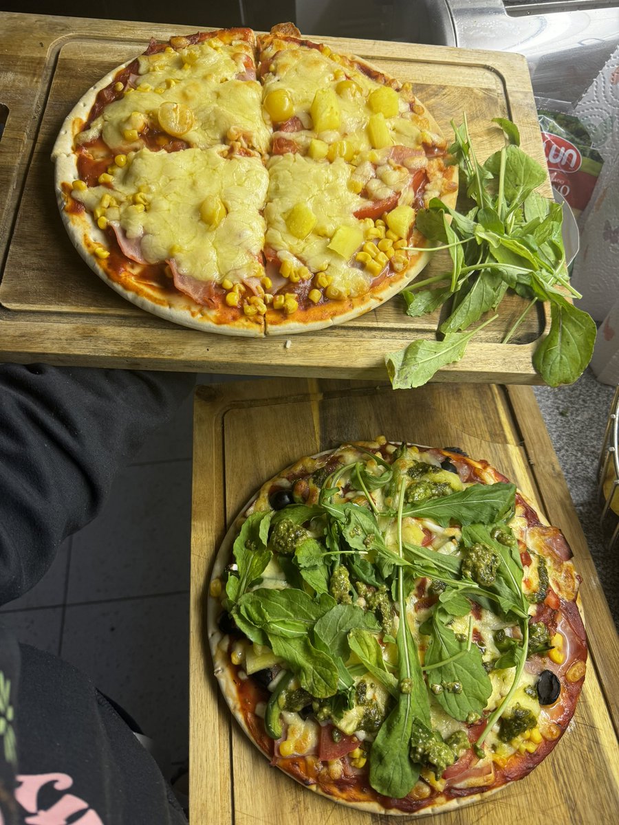 Raqueefr's tweet photo. Pizzitas caseras 🏠👩🏻‍🍳 https://t.co/mKFQ3QoFgv