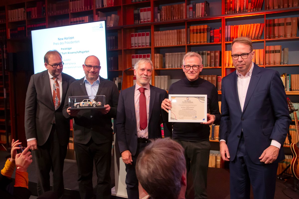 Goethe-Universität (@goetheuni) on Twitter photo Herzlichen Glückwunsch Prof. Martin Lanzendorf zum Public Service Fellowship-Preis 2024 und Robert Anton + Team des Wissenschaftsgartens zum New Horizon-Preis 2024 🎊 | tinygu.de/Preisverleihun… #GoetheUni #Preise Herzlichen Glückwunsch Prof. Martin Lanzendorf zum Public Service Fellowship-Preis 2024 und Robert Anton + Team des Wissenschaftsgartens zum New Horizon-Preis 2024 🎊 | tinygu.de/Preisverleihun… #GoetheUni #Preise