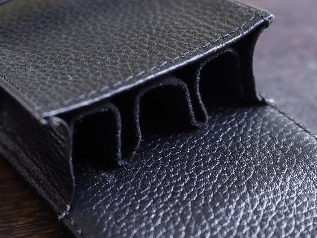 Wancher_Global's tweet photo. Compact and elegant, the Terasaki pen case is a new standard of craftsmanship.
This premium case is made from top-grain leather, ensuring exceptional quality & attention to detail. The interior features a suede lining for a gentle protection
#LeatherCase
https://t.co/iKsKbm4Y8I https://t.co/0Hrstui1Nf
