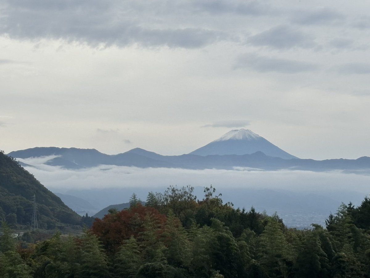 mana_asante's tweet photo. 久しぶりに登山。
帰りがけにすごく綺麗な富士山が🗻 https://t.co/HIgx4DT6Sd
