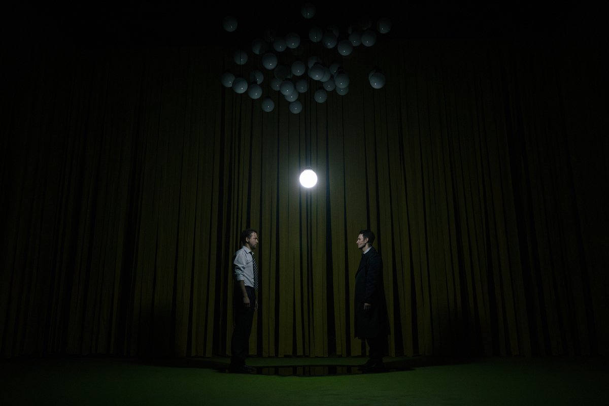 "Rītausma Vakaros". Režisors Matīss Budovskis.
PIRMIZRĀDE jau rīt, bet gaidīsim arī 17. un 30. novembrī!
bilesuparadize.lv/lv/performance…