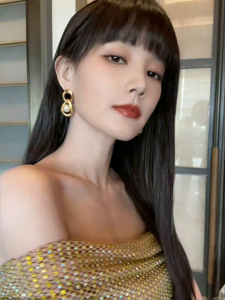 啊啊啊啊啊李一桐妈妈好会盯 受不了了🥵
#李一桐