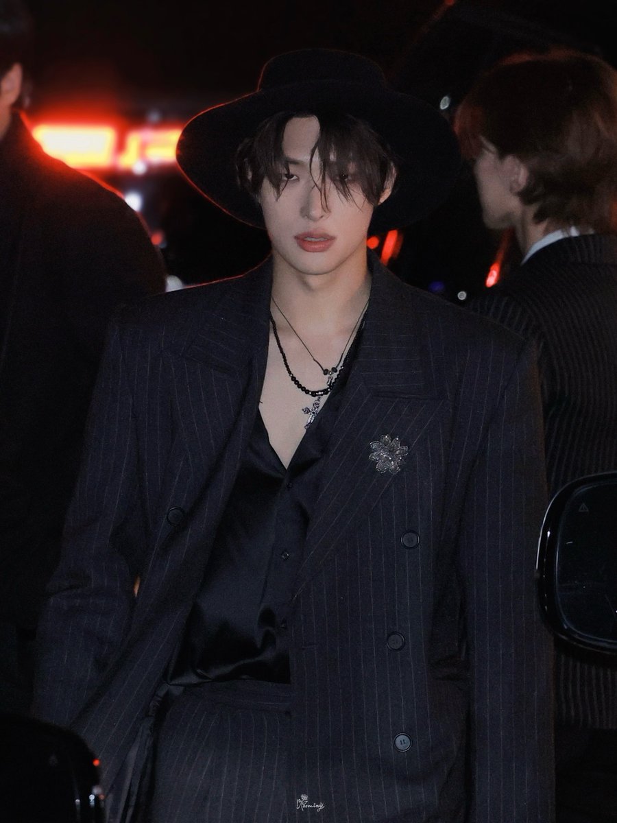 fix_8n's tweet photo. 241115 퇴근길이 왜 런웨이로 보여.....?

#ATEEZ #MINGI #에이티즈 #민기 https://t.co/9Ky6RXY0Jz