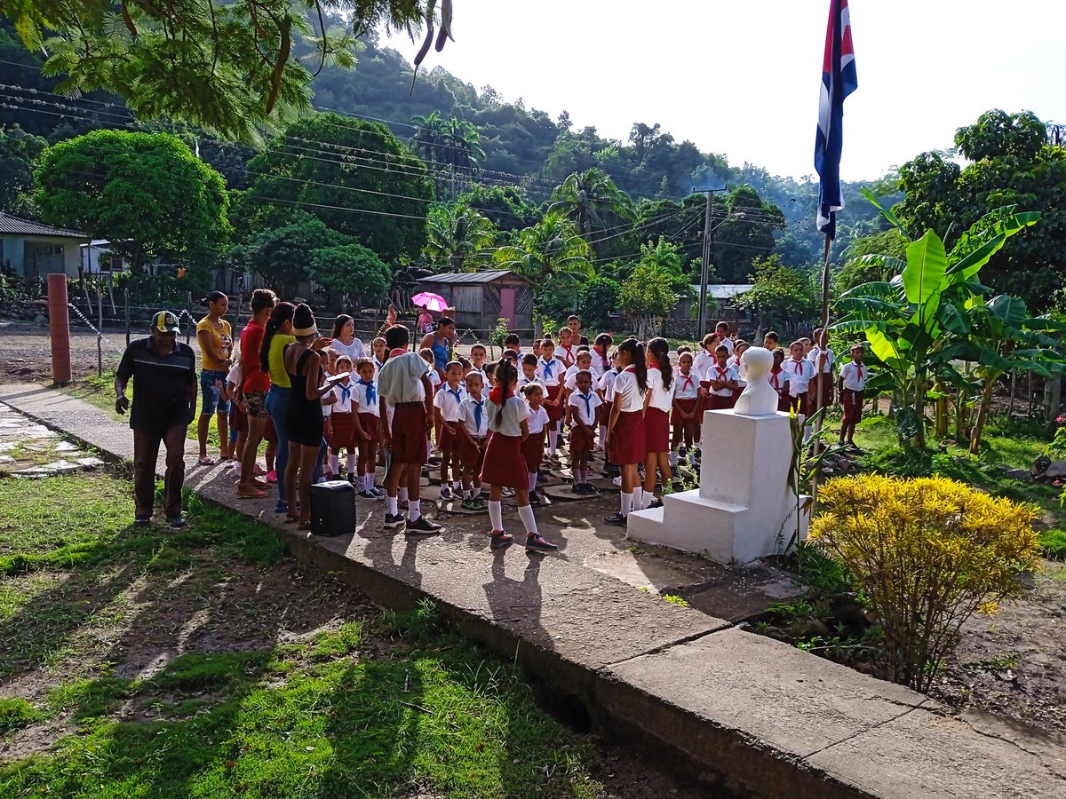 Matutino especial en conmemoración al día de los estudiantes. <a href="/CubaMined/">MINED</a> <a href="/dpeStgo/">DGE Santiago de Cuba</a> <a href="/SantiagodeCuba/">Santiago de Cuba</a> <a href="/dmeguama/">Dirección Municipal de Educación Guamá</a> #guama