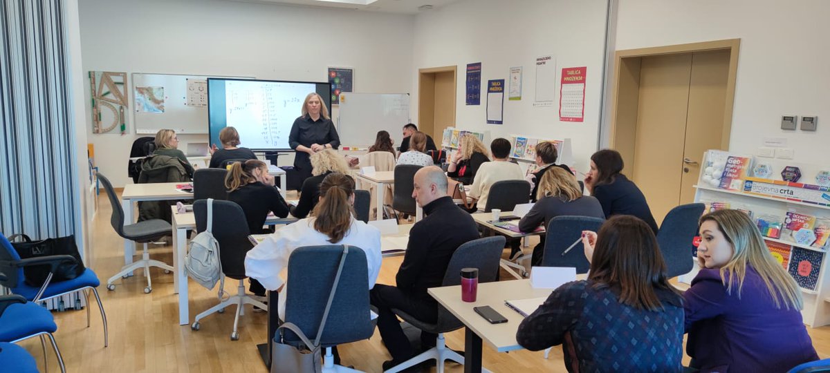 1.dan tečaja "Matematiku je moguće shvatiti" 
Definirali smo matematiziranje, analizirali matematičko promišljanje i zamke koje sa sobom nose algoritmi, gradili aditivno i multiplikativno promišljanje.
#mathisfigureoutable #alfaedukacije