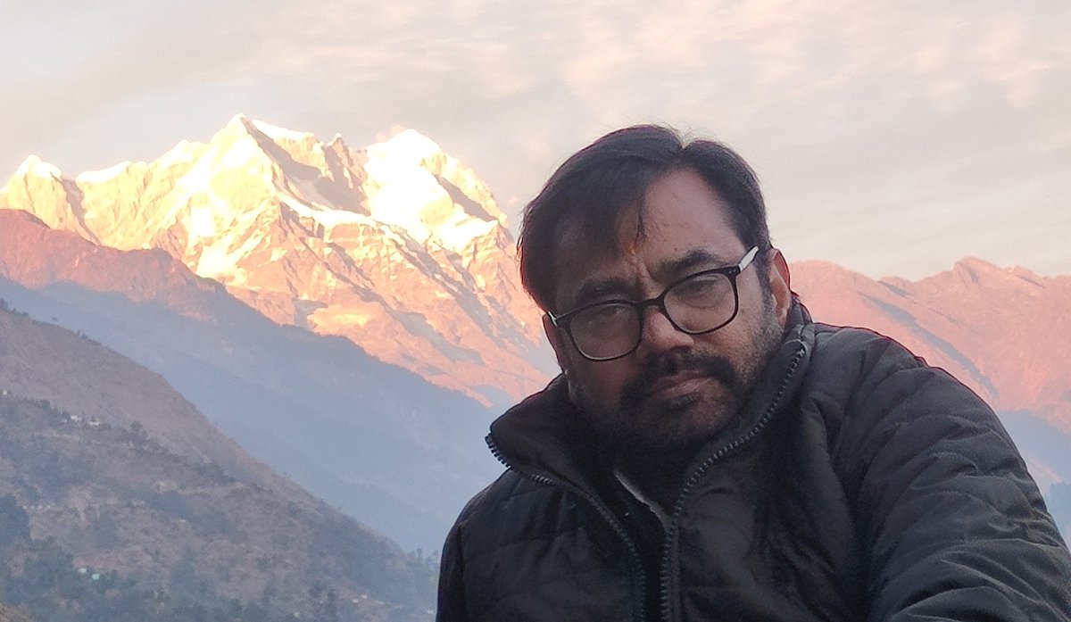 केदारनाथ चौखम्भा शिखर,शाम के 5,35 मिनट का समय खूबसूरत नजारा लगा सोचा आप के साथ शेयर कर दूं । कैसा लगा ।