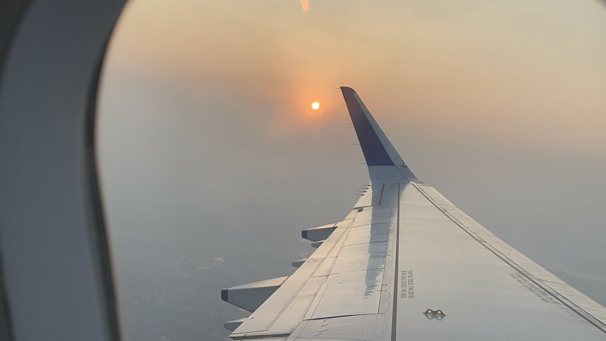 mohitjo's tweet photo. Today sunset was chasing Mojo 😂
See for yourself …
#MojoOnTheMove #MojoChasingSunsets
#KolkattaToDelhi @goindigo https://t.co/a2itOFsLra