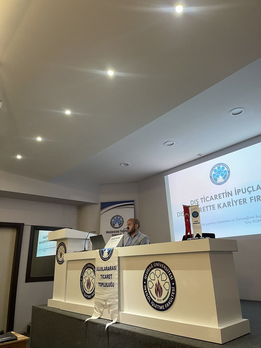 uludaguatt's tweet photo. Dış ticarette kariyer fırsatları,dış ticaretin ipuçları hakkında bilgilendirme yapmak üzere Ethem Acar bizlerleydi,kendisine teşekkür ederiz. https://t.co/KFqYUZl3mX