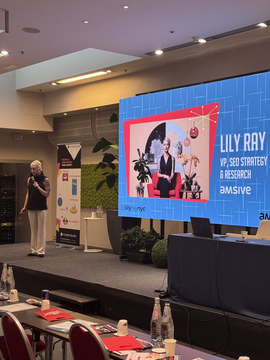 The  amazing <a href="/lilyraynyc/">Lily Ray 😏</a> in action at the <a href="/MBizSummit/">MBSummit</a> - Milano 

#seo #digitalmarketing