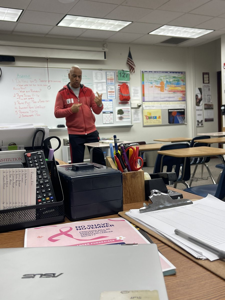 MhsOfficiating's tweet photo. This week we had the privilege to have one of the greats come into our class and talk about basketball and volleyball officiating!  Thank you @jarnett34 for talking about your experiences in officiating!  @RefReps https://t.co/slaJf0fPW4