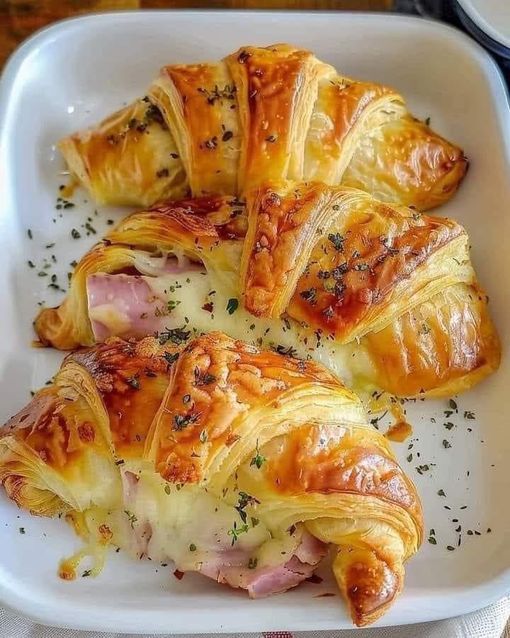 foodietechlab's tweet photo. Baked ham &amp; cheese croissants 🥐 to start off the day ☀️!

What’s on everyone’s breakfast plate today? https://t.co/ovOFVzRjVN