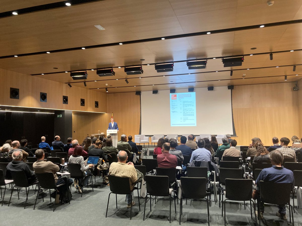 transicioeco's tweet image. 🍃 Presentem una guia per compatibilitzar les instal·lacions eòliques amb la #biodiversitat. 

El director general de Polítiques Ambientals i Medi Natural, @marcvilahur, ha avançat que s’impulsarà un protocol per agilitar la repotenciació de parcs eòlics ja existents, de manera