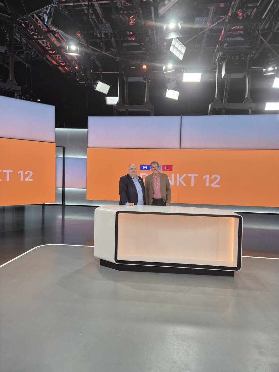 Thorsten Bischoff (@thobi75) on Twitter photo Heute "beim #RTL" zum medienpolit. Austausch. Zur Sicherung der Medienvielfalt gehören auch geeignete Regeln, damit gute journalistische Angebote wie bei RTL + <a href="/ntvde/">ntv Nachrichten</a> nicht das Nachsehen haben gg. rein Algorithmus-getriebene Tech-Plattformen. Danke <a href="/RTL_DE_Politik/">RTL Medienpolitik</a> für den Dialog Heute "beim #RTL" zum medienpolit. Austausch. Zur Sicherung der Medienvielfalt gehören auch geeignete Regeln, damit gute journalistische Angebote wie bei RTL + <a href="/ntvde/">ntv Nachrichten</a> nicht das Nachsehen haben gg. rein Algorithmus-getriebene Tech-Plattformen. Danke <a href="/RTL_DE_Politik/">RTL Medienpolitik</a> für den Dialog