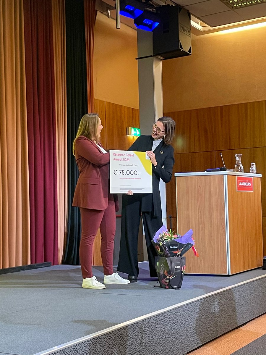 Lyduine Collij (@lecollij) on Twitter photo Honored to have been awarded the <a href="/alzheimernl/">Alzheimer Nederland</a> Research Talent Award! 🤓 Extremely proud for my work to be recognized to have scientific and societal impact 🏥
Thanks to everyone who made this work possible 🙏
<a href="/FBarkhof/">Frederik Barkhof</a> <a href="/IMI_AMYPAD/">AMYPAD</a> <a href="/AlzheimerAms/">Alzheimercentrum Amsterdam (inactief)</a> <a href="/RikOssenkoppele/">RikOssenkoppele</a> <a href="/OskarHansson9/">Oskar Hansson</a> Honored to have been awarded the <a href="/alzheimernl/">Alzheimer Nederland</a> Research Talent Award! 🤓 Extremely proud for my work to be recognized to have scientific and societal impact 🏥
Thanks to everyone who made this work possible 🙏
<a href="/FBarkhof/">Frederik Barkhof</a> <a href="/IMI_AMYPAD/">AMYPAD</a> <a href="/AlzheimerAms/">Alzheimercentrum Amsterdam (inactief)</a> <a href="/RikOssenkoppele/">RikOssenkoppele</a> <a href="/OskarHansson9/">Oskar Hansson</a>
