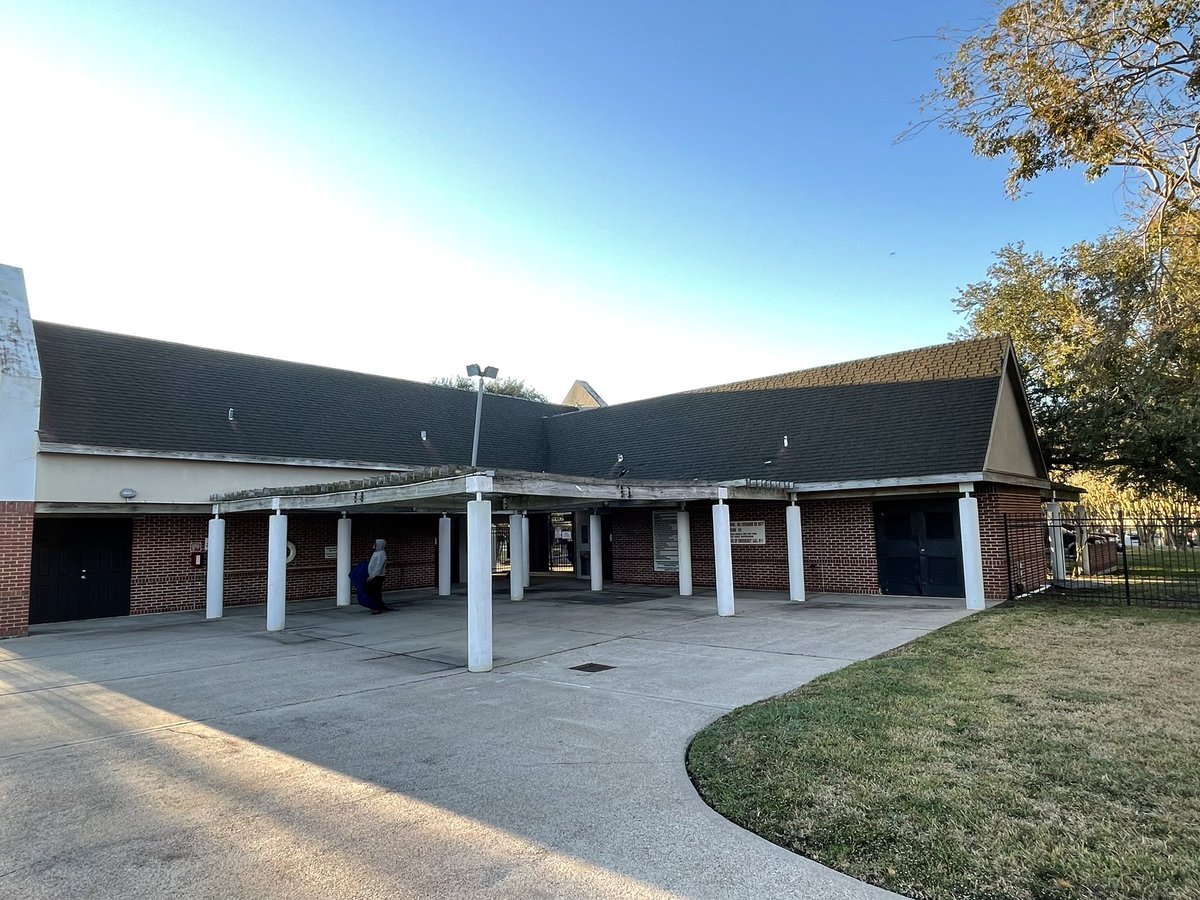 Roofing2Legacy's tweet photo. Good morning Dickinson. The Bay Colony recreational pool is undergoing roof replacement. We extend our gratitude to the Bay Colony board for placing their trust in us with this vital asset. #dickinson #baycolony https://t.co/PQSerfKBJh