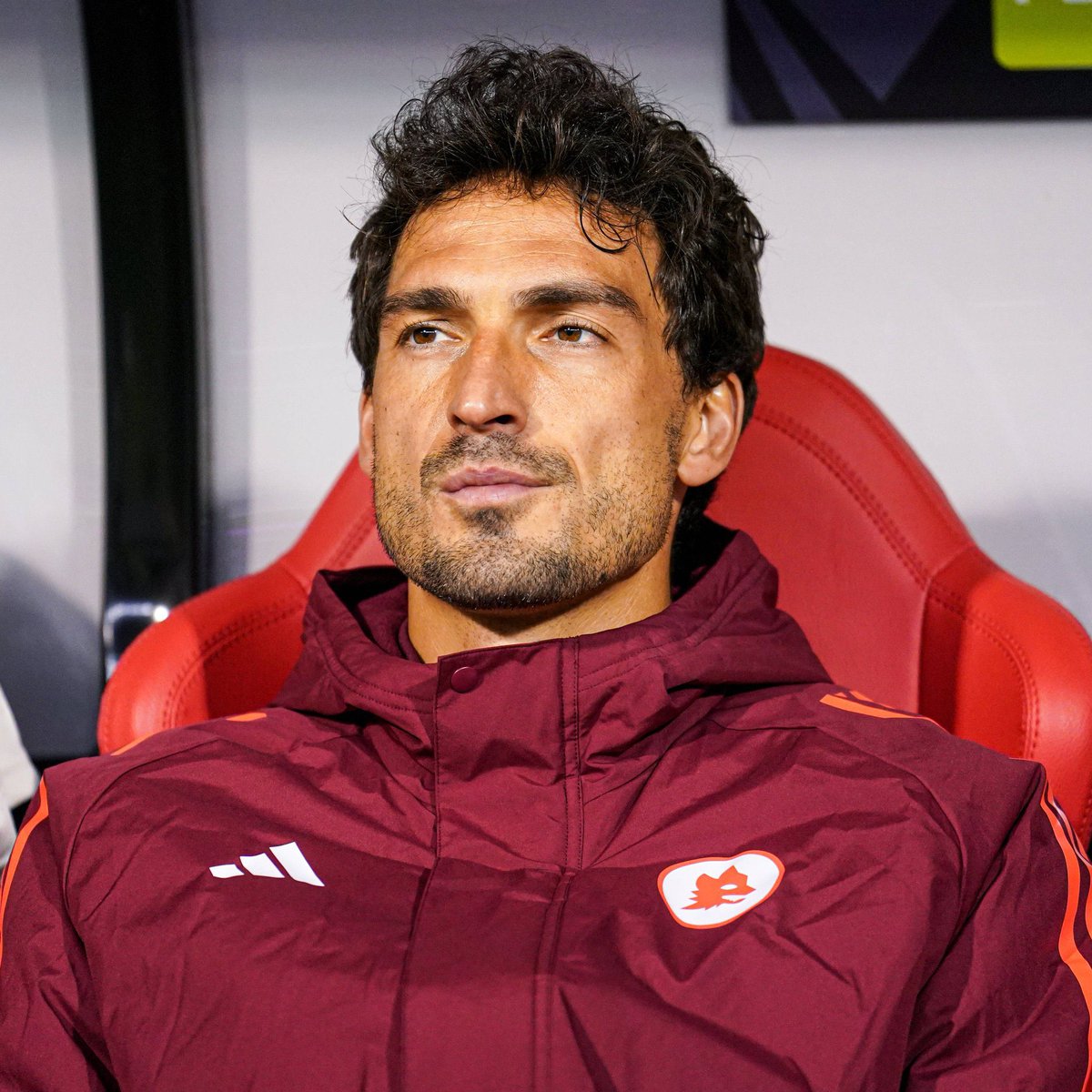 FabrizioRomano's tweet photo. 🤷🏼‍♂️🇩🇪 AS Roma’s new manager Claudio Ranieri: “I’ve spent some time watching games… and I’m asking to myself: why Mats Hummels can’t play? How is that possible?”.

Hummels didn’t start one single game under Ivan Jurić. 23 mins (!) so far since joining Roma in September. https://t.co/GsxSMGBpUh
