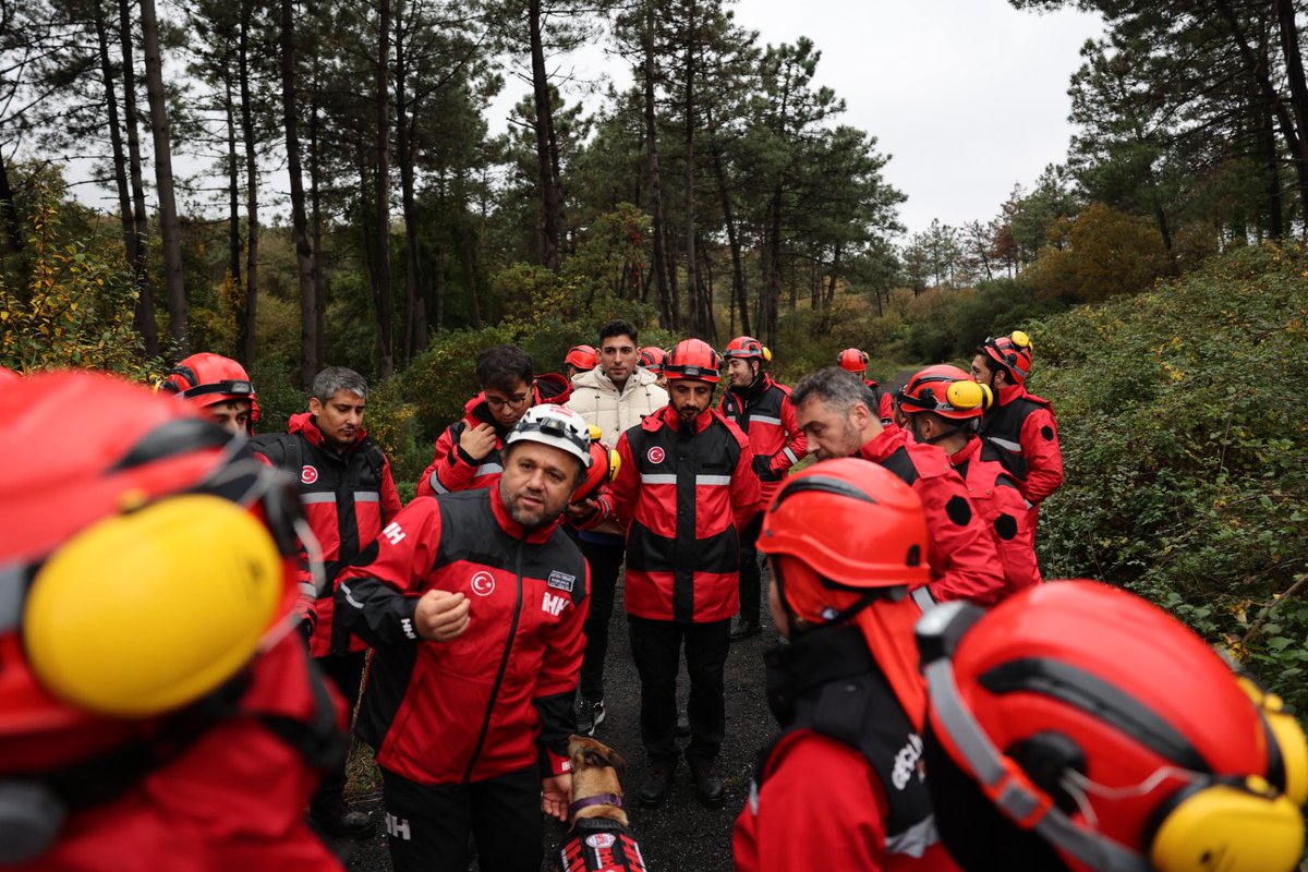 GSB Arama Kurtarma Ekipleri Sahada! 

Beykoz Üniversitesi koordinasyonunda yürütülen çalışmalar kapsamında, İl Müdürlüğümüze bağlı Arama Kurtarma ekipleri eğitimlerini başarıyla tamamladı. 

Ekiplerimiz, afetlere karşı hazırlıklarını bir üst seviyeye taşıyarak sahadaki varlığını