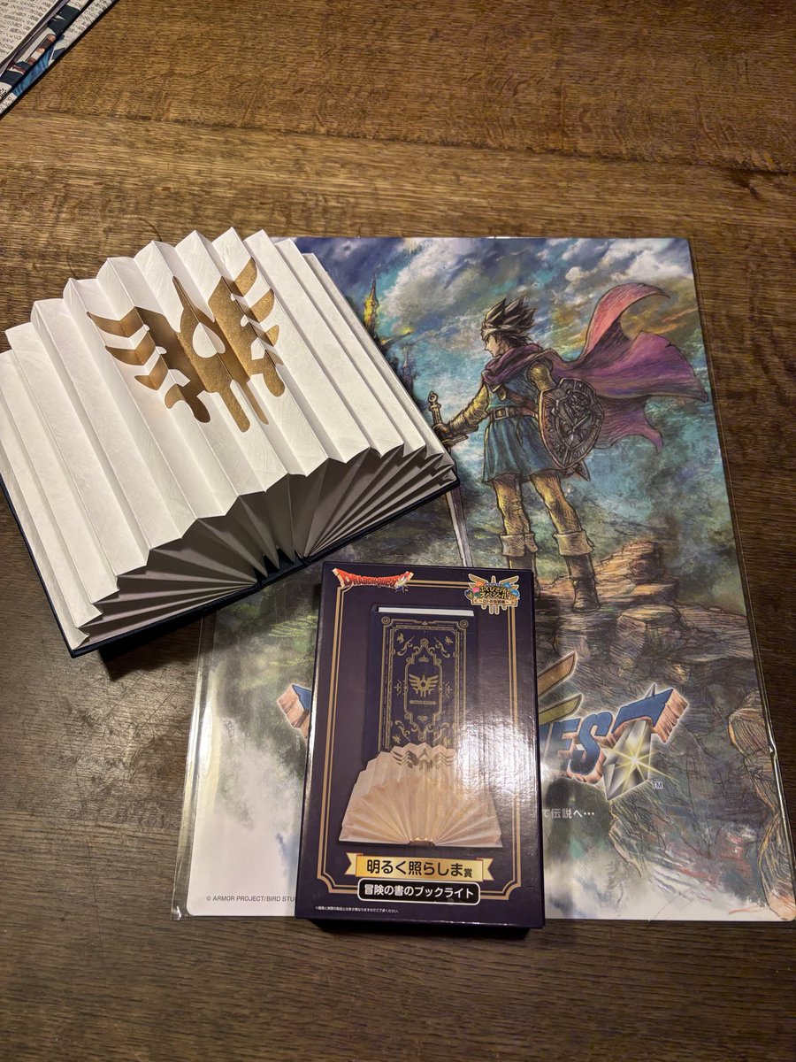 GameRenkon's tweet photo. ドラクエくじ〜
ボードかっこええ〜
ブックライト？ええ感じ〜 https://t.co/fCmEHppfuq