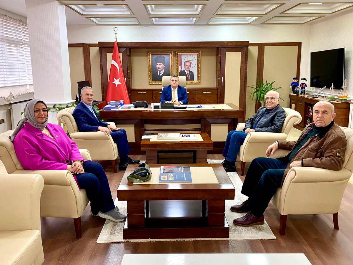 İstanbul'daki Sinopluların buluşmasına şahitlik etmesi için Sinop Valisi sayın Dr. Mustafa Özarslan'ı 21-24 Kasım tarihleri arasındaki Kültür Buluşmalarına davet ettik.
Sayın valimize misafirperverliğinden dolayı teşekkür ederiz. <a href="/TCSinopValiligi/">T.C. Sinop Valiliği</a>