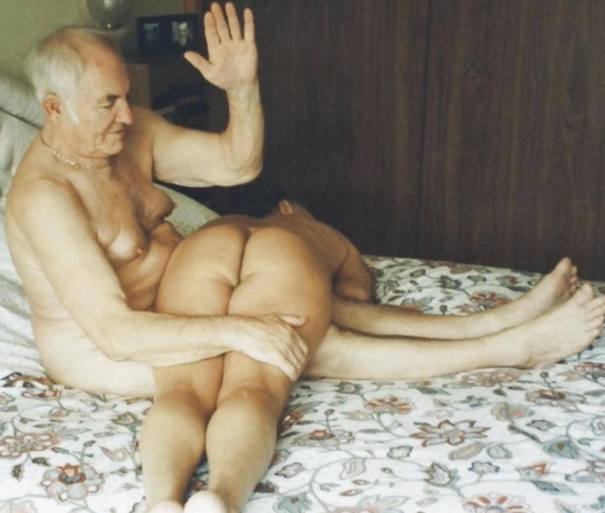 I really want my ass to be spanked by old grandpa.