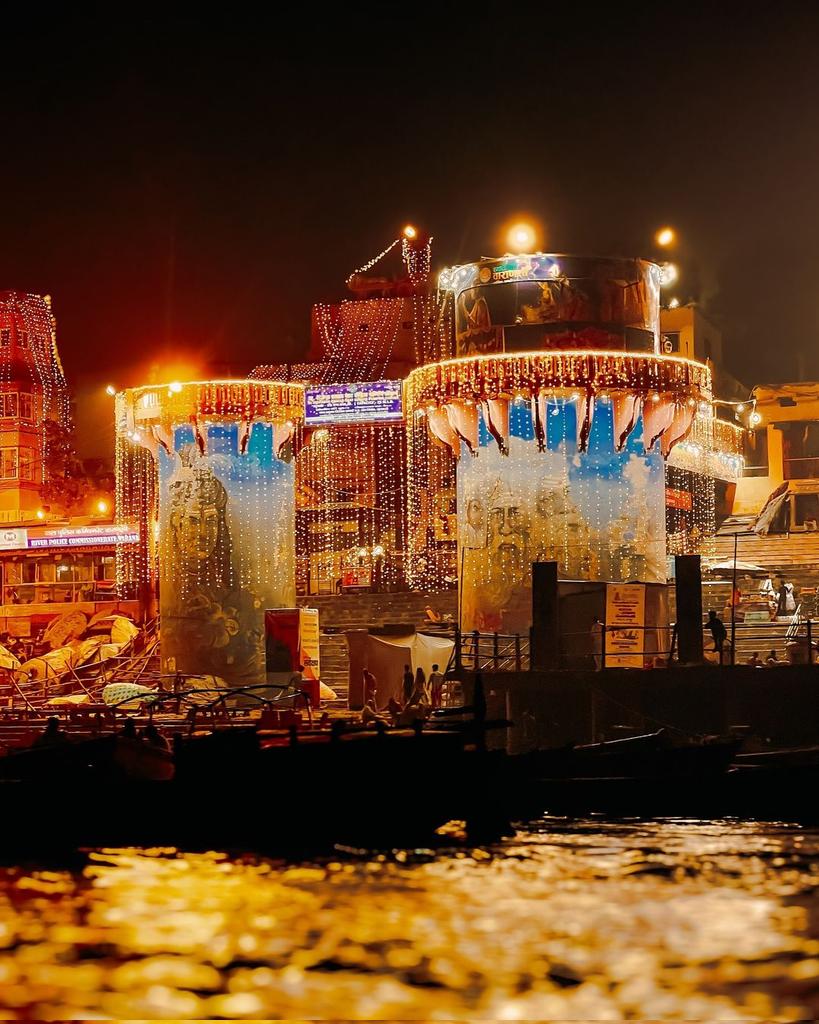 Namamigangesf's tweet photo. देव दीपावली
#namamigangesf #deprem #cleanganga #cleankashi https://t.co/QcglhqBdwI