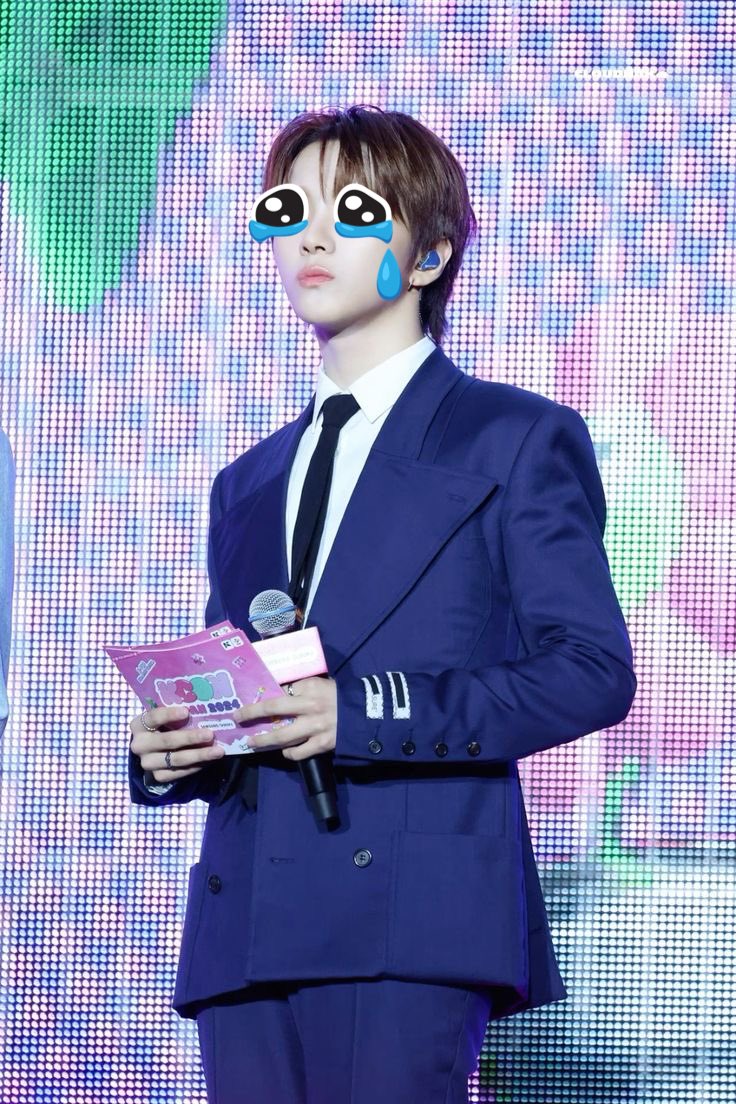 woionhak's tweet photo. @DivergeInstinx @chzomiyeon @BadInstinx “terima kasih Arbiters untuk sepatah dua patah katanya. perasaan sedih, senang, dan bangga bercampur aduk ya. rasanya sulit untuk sampai di akhir malam ini. kita udah berbagi tawa, cerita, dan momen-momen yang pasti akan terus kita kenang.” ucap Leon sambil menyeka air matanya. https://t.co/VlMrHD9bqd