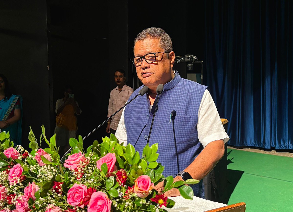 ranojpeguassam's tweet photo. Today, I had an enriching interaction with the final batch of mentees under the Arohan Scheme 2024-25 at Srimanta Sankaradeva Kalakshetra. This initiative supports talented students from Classes IX to XII through mentoring, career counseling, exposure programs, and incentives in cash or kind.

Till November 2024, 12,929 students have registered on the Arohan portal, and 3,517 mentees from 33 districts have benefited from exposure visits this year. I appreciate the Department of School Education and Samagra Shiksha Assam for their efforts in organizing this impactful program.
@himantabiswa 
@CMOfficeAssam