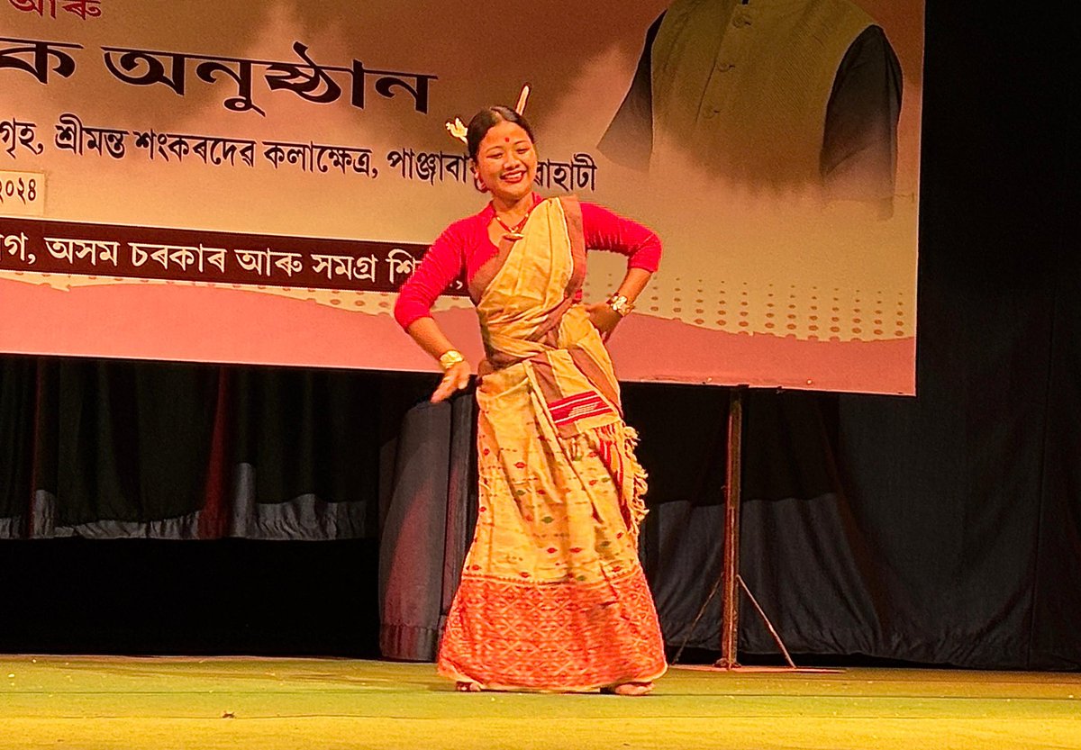 ranojpeguassam's tweet photo. Today, I had an enriching interaction with the final batch of mentees under the Arohan Scheme 2024-25 at Srimanta Sankaradeva Kalakshetra. This initiative supports talented students from Classes IX to XII through mentoring, career counseling, exposure programs, and incentives in cash or kind.

Till November 2024, 12,929 students have registered on the Arohan portal, and 3,517 mentees from 33 districts have benefited from exposure visits this year. I appreciate the Department of School Education and Samagra Shiksha Assam for their efforts in organizing this impactful program.
@himantabiswa 
@CMOfficeAssam