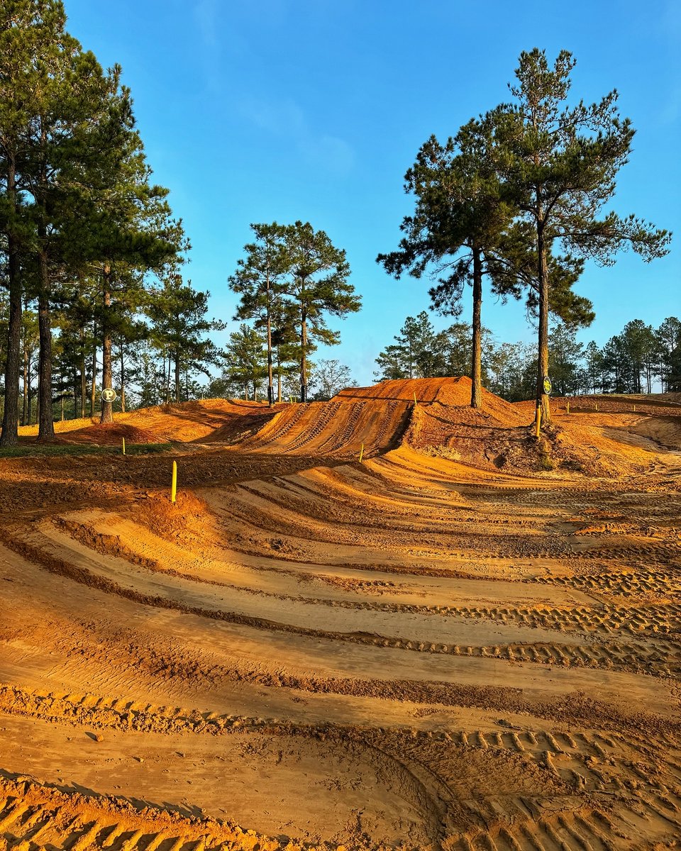 RideDunlop's tweet photo. This is not AI generated this is “The Clash” at @gpfmx 

#RideDunlop #RaceDunlop #DunlopFamily #TracksideSupport #MX34 #MX14 #TeamD #TeamDunlopElite #GPFMX https://t.co/edPbX8sWga