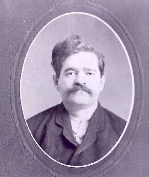 Ep 227 is loose and we're off to Ohio to hear the bizarre story of Dr Oliver Cook Haugh.
Who was this difficult doctor? What does he have to do with the Wright brothers? And this cocktail....wooooahhh...
Enjoy!