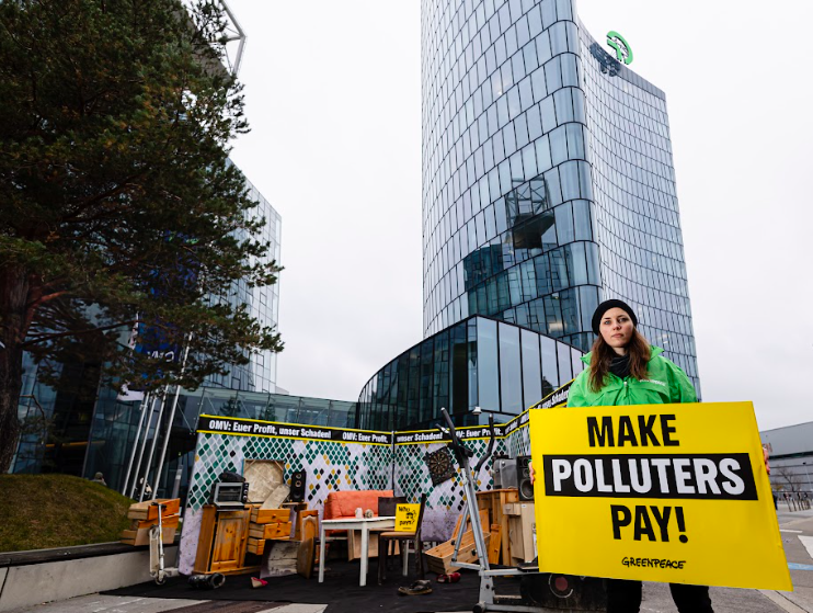 GreenpeaceCEE's tweet photo. Greenpeace Austria used flood debris to recreate a flooded living room outside OMV HQ in Vienna, demanding fossil fuel companies be held accountable at the UN climate summit and taxed for the damage they cause. #StopDrillingStartPaying https://t.co/qRdsFO7UJU