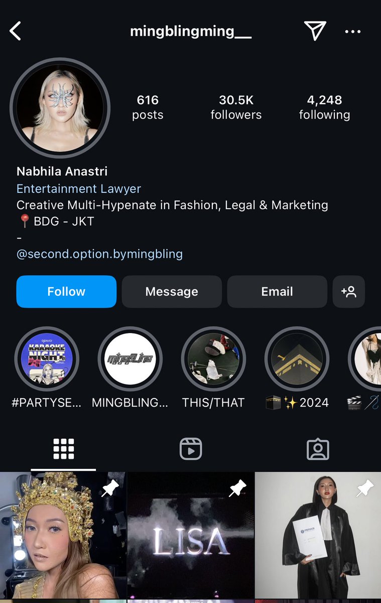 ALTEG0S's tweet photo. the pinned posts on ig are literally lisa. So well deserves😭😭

#LiliesIndoCintaLisa
#LISAxJakartaFanMeet https://t.co/B0VYAcflnf