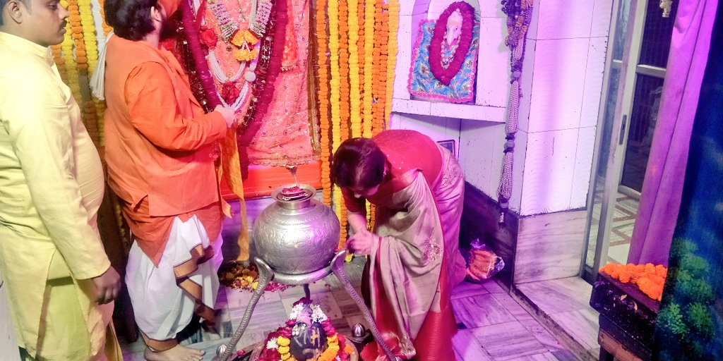 SanyuktaBhatia's tweet photo. आज श्री कोतवालेश्वर महादेव मंदिर चौक में आयोजित 24वें स्थापना दिवस समारोह के पावन अवसर पर पूजा अर्चना कर प्रसाद वितरित किया। https://t.co/qAl5uw86yx