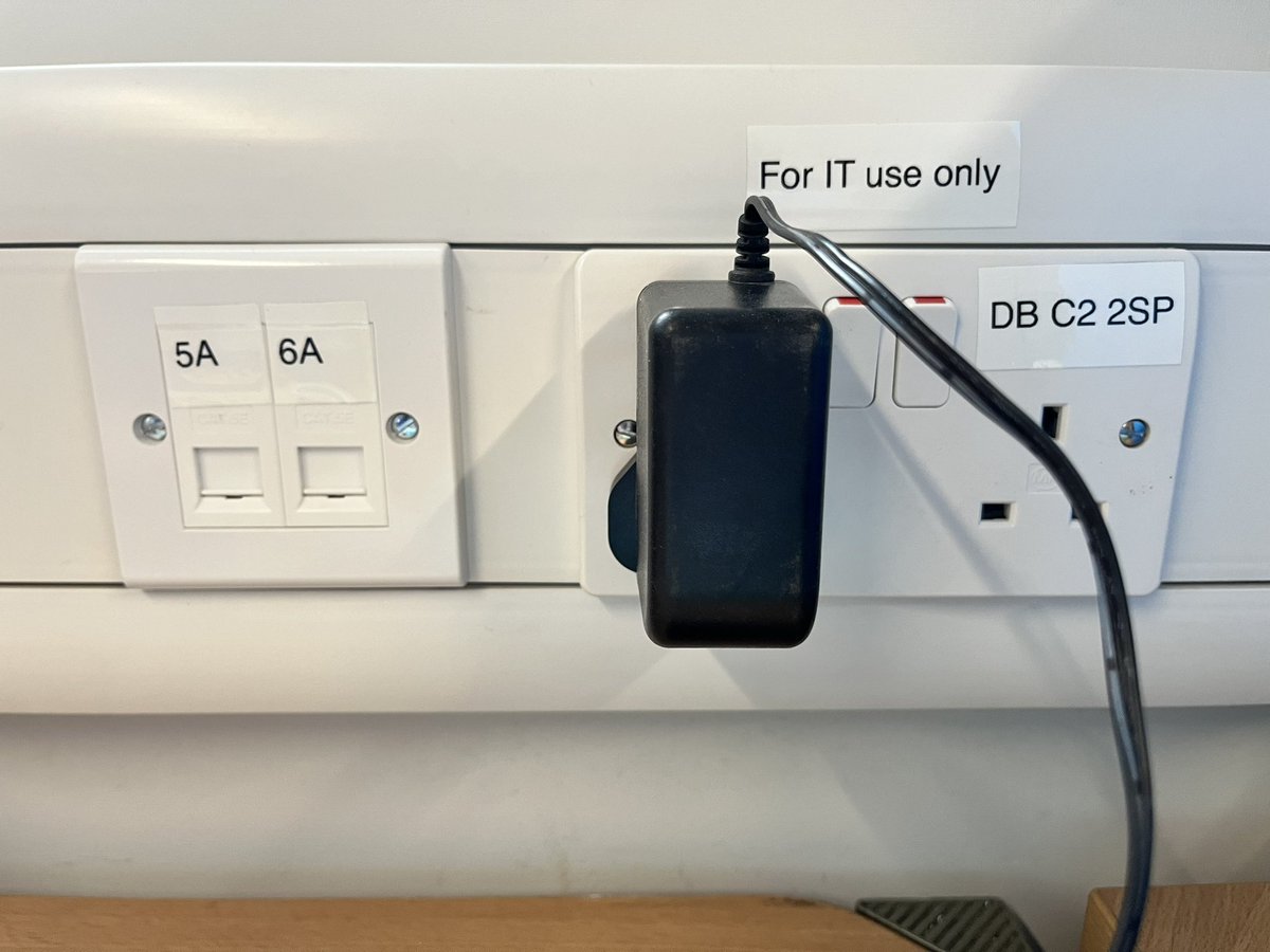 EastElectrical's tweet image. Finishing up a little office project today. Installing some dedicated sockets along with data points to eliminate nasty extension leads MK dado and sockets looking good #sockets #power #electrical #office #data #installation #commercial #friday