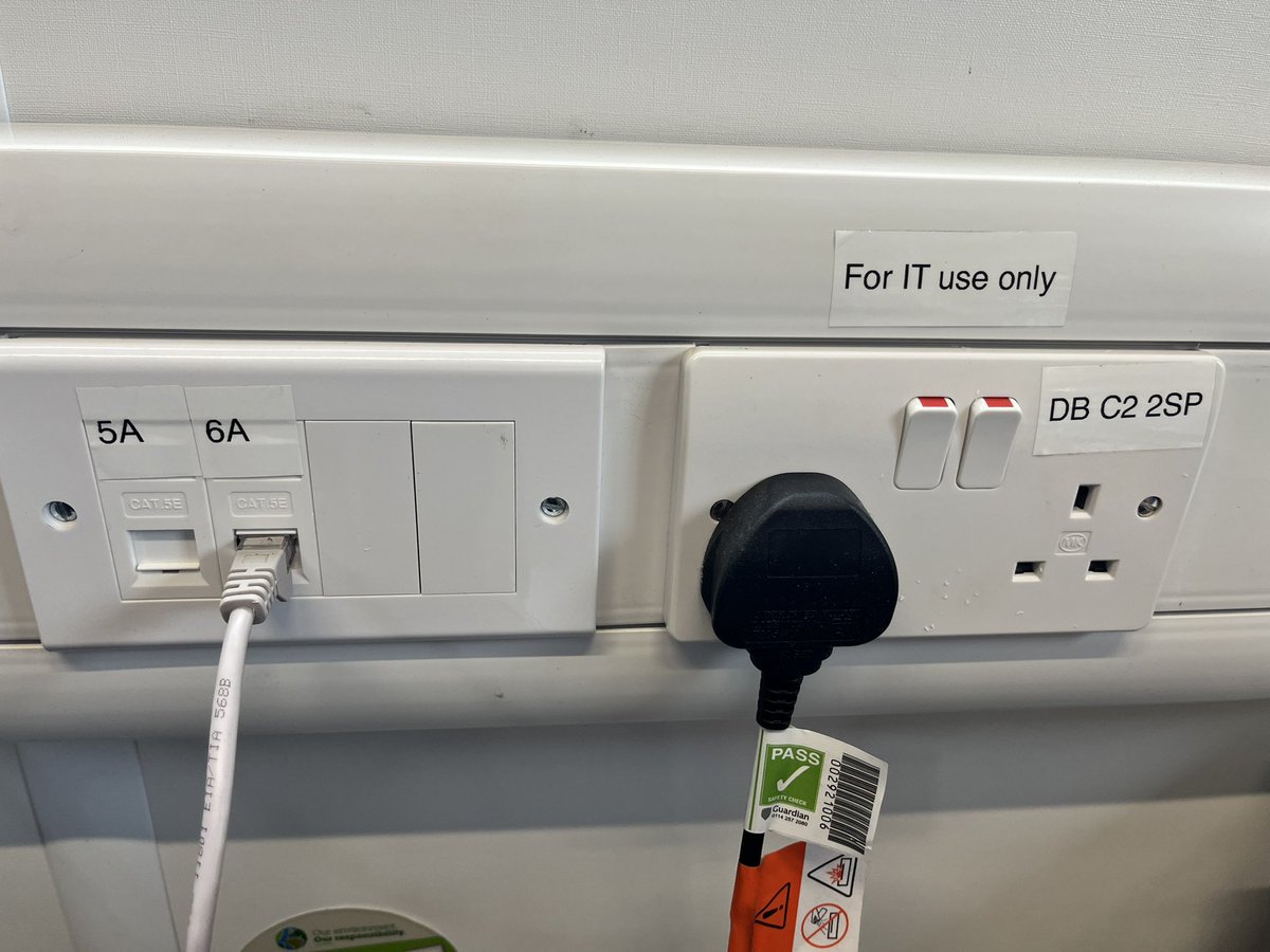 EastElectrical's tweet image. Finishing up a little office project today. Installing some dedicated sockets along with data points to eliminate nasty extension leads MK dado and sockets looking good #sockets #power #electrical #office #data #installation #commercial #friday