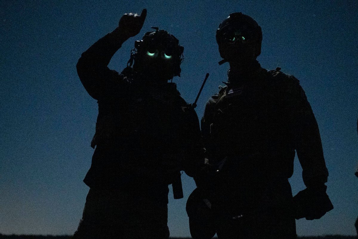 CombatControlFn's tweet image. 15 NOV 2021 | USAF #CombatControllers, 320th Special Tactics Squadron conduct calls-for-fire with an AC-130J Ghostrider at the Eglin Range Complex, Florida, watching as 30mm and 105mm rounds impacted designated targets. (Last photo Royal Thai Air Force Combat Controller)