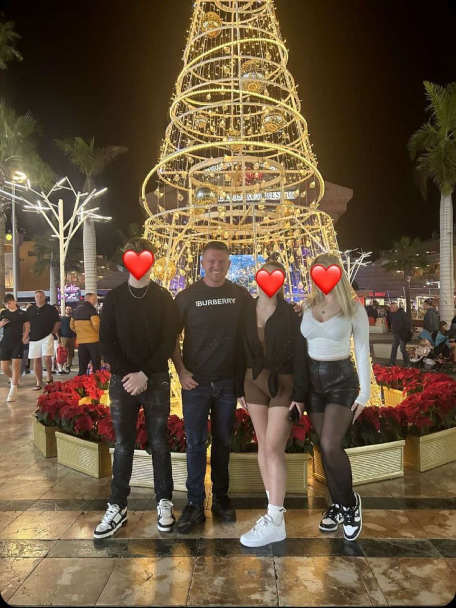 ADMIN POST.

It's Tommy's birthday on 27th November, which sadly he'll spend in a cell alone.

If you'd like to send cards or letters, please do so here;

Stephen Yaxley-Lennon
A2084CG
HMP/YOI Woodhill
Tattenhoe Street 
Milton Keynes
Buckinghamshire
MK4 4DA

With Tommy being
