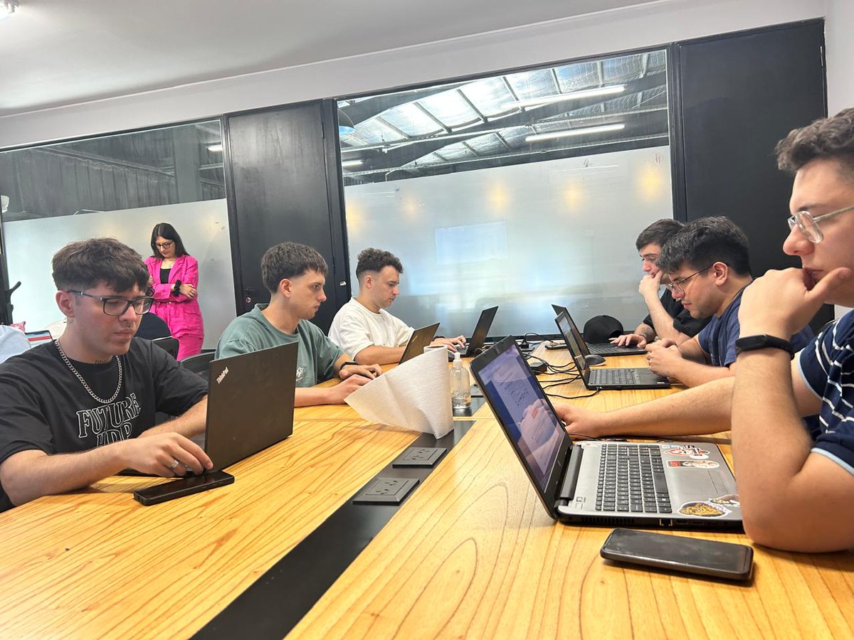 workwithplus's tweet image. ✨ Increíble jornada de Taller Hands On WorkWithPlus con certificación en Rosario 🎓 

15 desarrolladores pudieron cursar la certificación para potenciar su experiencia en GeneXus con #WorkWithPlus 🚀

¡Muchas gracias por acompañarnos!