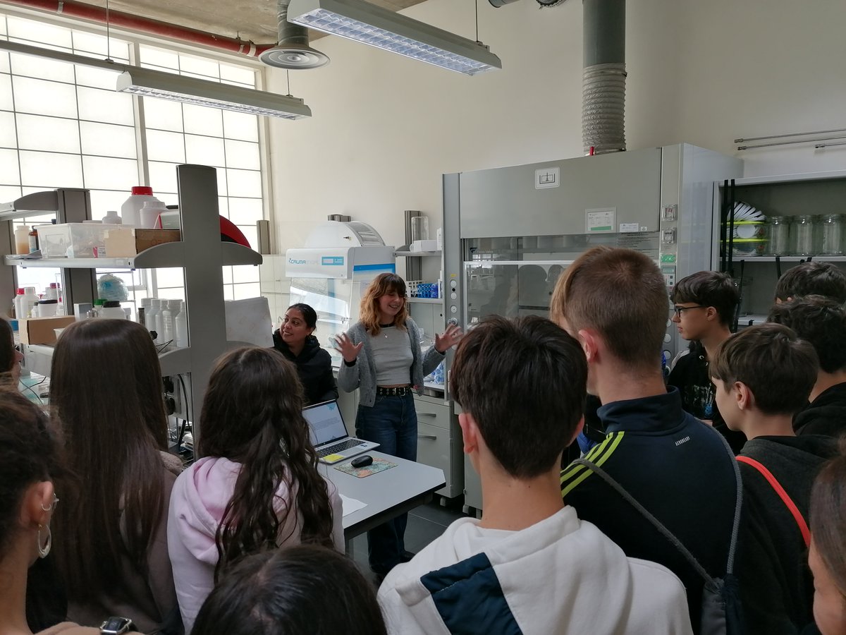 Ayer y hoy nos ha visitado alumnado de 4º ESO del <a href="/CastillaColegio/">Colegio Castilla</a> en la actividad Visualizando la #innovación: imágenes de un #parquecientífico de la #semanacienciainnovacion. ¡Muchas gracias por vuestro interés y a <a href="/Evonik/">Evonik</a> y <a href="/FunditecOrg/">Centro Tecnológico Funditec</a> por su implicación!
#LosParquesAportan