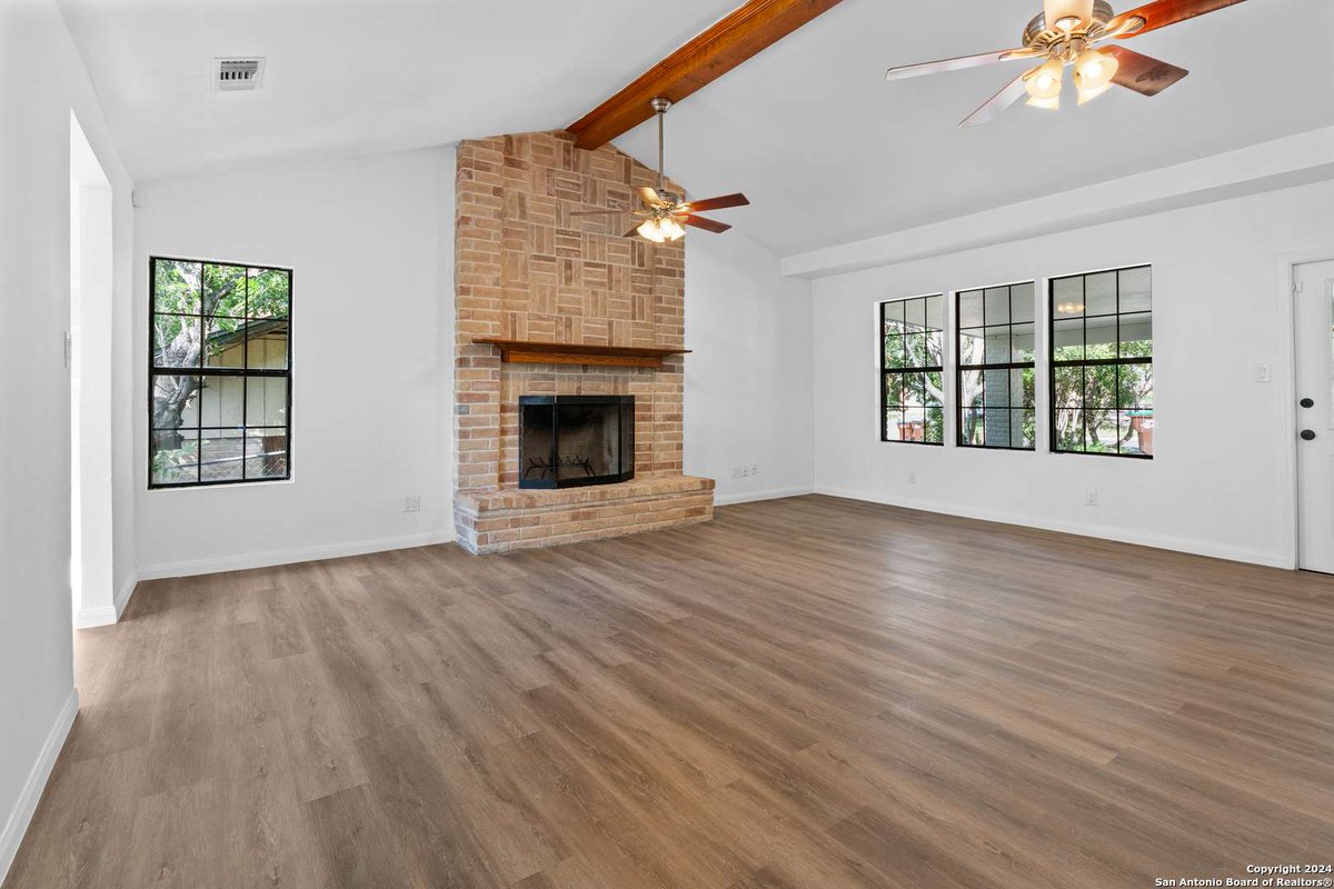 AMRGrouptx's tweet photo. 7039 FOREST MONT ST, San Antonio, TX 78240-3211 just hit the market!
Take a look at this awesome space: https://t.co/b2TrXPVrRb https://t.co/iXflxYkTop