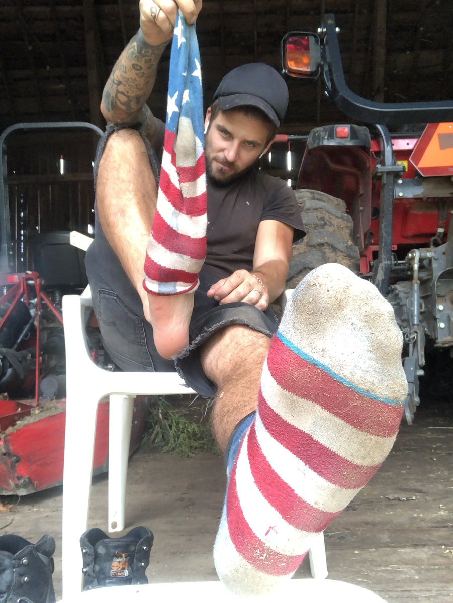 SubFor2_'s tweet image. Go tribute and follow this perfect Alpha’s new page NOW!
No excuses. 
@_THE_920_ALPHA_