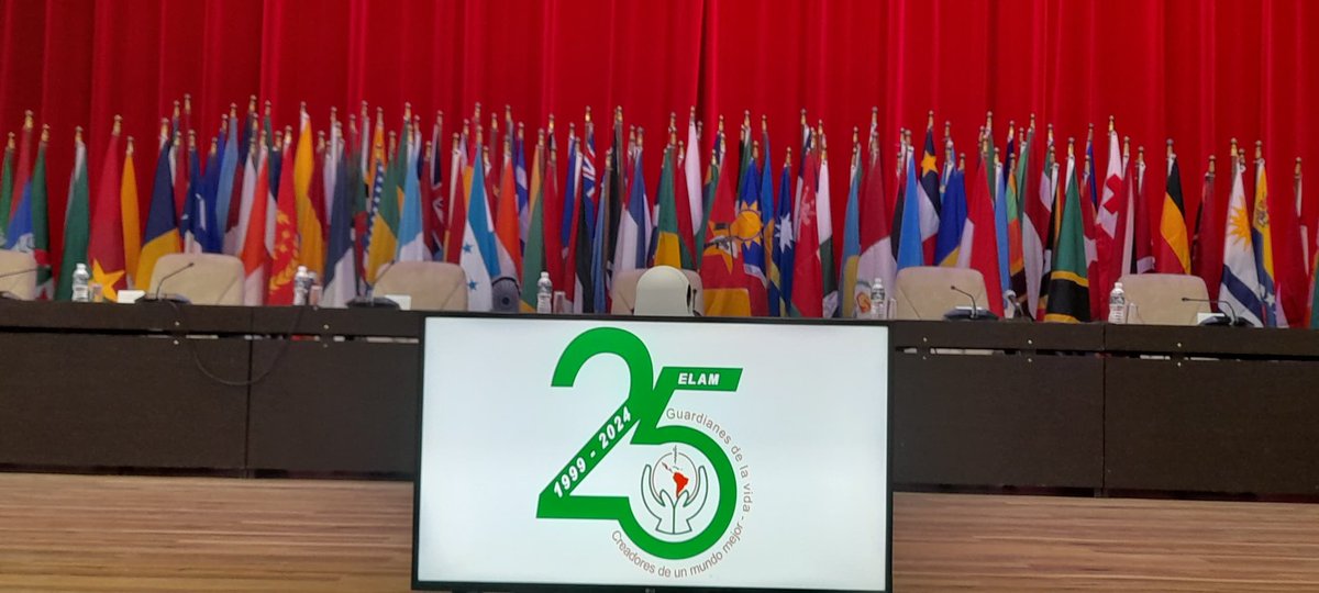🇨🇺 Una obra de amor y entrega a la salud de los pueblos del mundo. La <a href="/elam_oficial/">Escuela Latinoamericana de Medicina</a>, fundada por Fidel y que hoy cumple 25 años, ha formado a más de 31 mil médicos de 122 países y sigue siendo ejemplo de solidaridad y humanismo. ¡Gracias a profesores y alumnos!
 #CubaPorLaVida