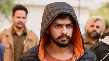Jaiky Yadav (@jaikyyadav16) on Twitter photo рдЖрдлрддрд╛рдм рдФрд░ рд╢реНрд░рджреНрдзрд╛ рд╡реЙрдХрд░ рдХреЗ рдХреЗрд╕ рдХреЗ рдмрд╛рд░реЗ рдореЗрдВ рддреЛ рдЖрдкрдиреЗ рд╕реБрдирд╛ рд╣реА рд╣реЛрдЧрд╛, рд╡рд╣реА рдЬрд┐рд╕рдореЗрдВ рдЖрдлрддрд╛рдм рдиреЗ рд╢реНрд░рджреНрдзрд╛ рд╡реЙрдХрд░ рдХреА рд╣рддреНрдпрд╛ рдХрд░рдХреЗ рдЙрд╕рдХреЗ рд╢рд╡ рдХреЗ рдЯреБрдХрдбрд╝реЛрдВ рдХреЛ рдлреНрд░рд┐рдЬ рдореЗрдВ рд░рдЦрд╛ рдерд╛,
рдЕрдм рдкрддрд╛ рдЪрд▓рд╛ рд╣реИ рдХрд┐
рд▓реЙрд░реЗрдВрд╕ рдмрд┐рд╢реНрдиреЛрдИ рдЧреИрдВрдЧ рдХреЗ рдирд┐рд╢рд╛рдиреЗ рдкрд░ рдЖрдлрддрд╛рдм рдкреВрдирд╛рд╡рд╛рд▓рд╛ рдерд╛, рдмрддрд╛рдпрд╛ рдЬрд╛ рд░рд╣рд╛ рд╣реИ рдХрд┐
рдмрд┐рд╢реНрдиреЛрдИ рдЧрд┐рд░реЛрд╣ рдХреЗ рд╕рджрд╕реНрдп рд╢реБрднрдо рд▓реЛрдирдХрд░ рдиреЗ рдЖрдлрддрд╛рдм рдФрд░ рд╢реНрд░рджреНрдзрд╛ рд╡реЙрдХрд░ рдХреЗ рдХреЗрд╕ рдХреЗ рдмрд╛рд░реЗ рдореЗрдВ рддреЛ рдЖрдкрдиреЗ рд╕реБрдирд╛ рд╣реА рд╣реЛрдЧрд╛, рд╡рд╣реА рдЬрд┐рд╕рдореЗрдВ рдЖрдлрддрд╛рдм рдиреЗ рд╢реНрд░рджреНрдзрд╛ рд╡реЙрдХрд░ рдХреА рд╣рддреНрдпрд╛ рдХрд░рдХреЗ рдЙрд╕рдХреЗ рд╢рд╡ рдХреЗ рдЯреБрдХрдбрд╝реЛрдВ рдХреЛ рдлреНрд░рд┐рдЬ рдореЗрдВ рд░рдЦрд╛ рдерд╛,
рдЕрдм рдкрддрд╛ рдЪрд▓рд╛ рд╣реИ рдХрд┐
рд▓реЙрд░реЗрдВрд╕ рдмрд┐рд╢реНрдиреЛрдИ рдЧреИрдВрдЧ рдХреЗ рдирд┐рд╢рд╛рдиреЗ рдкрд░ рдЖрдлрддрд╛рдм рдкреВрдирд╛рд╡рд╛рд▓рд╛ рдерд╛, рдмрддрд╛рдпрд╛ рдЬрд╛ рд░рд╣рд╛ рд╣реИ рдХрд┐
рдмрд┐рд╢реНрдиреЛрдИ рдЧрд┐рд░реЛрд╣ рдХреЗ рд╕рджрд╕реНрдп рд╢реБрднрдо рд▓реЛрдирдХрд░ рдиреЗ